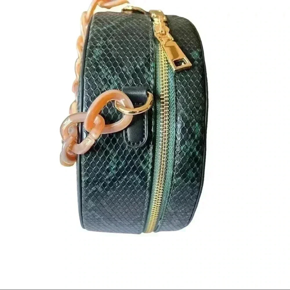 ROUND FAUX SNAKE SKIN PRINT HAND BAG INCLUDES SHOULDER STRAP•GREEN AND BLACK• - Picture 5 of 9